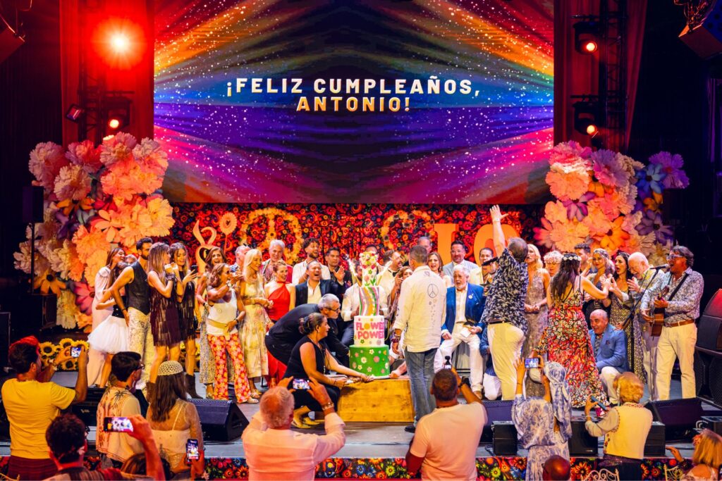 Celebración del cumpleaños de Antonio Banderas en el escenario de la Gala Starlite.
