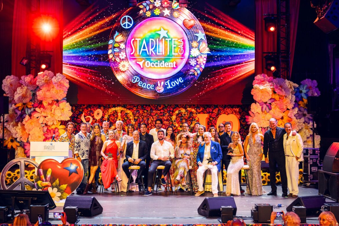 Premiados y entregadores en el escenario de la Gala Starlite Occident 2026.