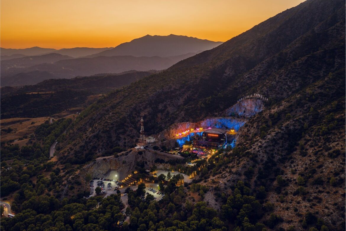 Starlite celebra 15 años en Marbella. Analizamos su modelo de negocio 360°, su impacto de 315M€ en el PIB y su evolución hacia la experiencia premium.